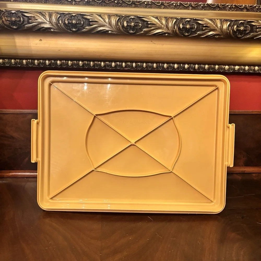 Vintage Tupperware Rectangular Cake Taker Carrier Harvest Gold Yellow Handle